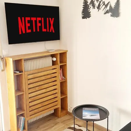 Cozy Retreat - Completely Renovated In A Perfect Location דירה קראנס-מונטנה